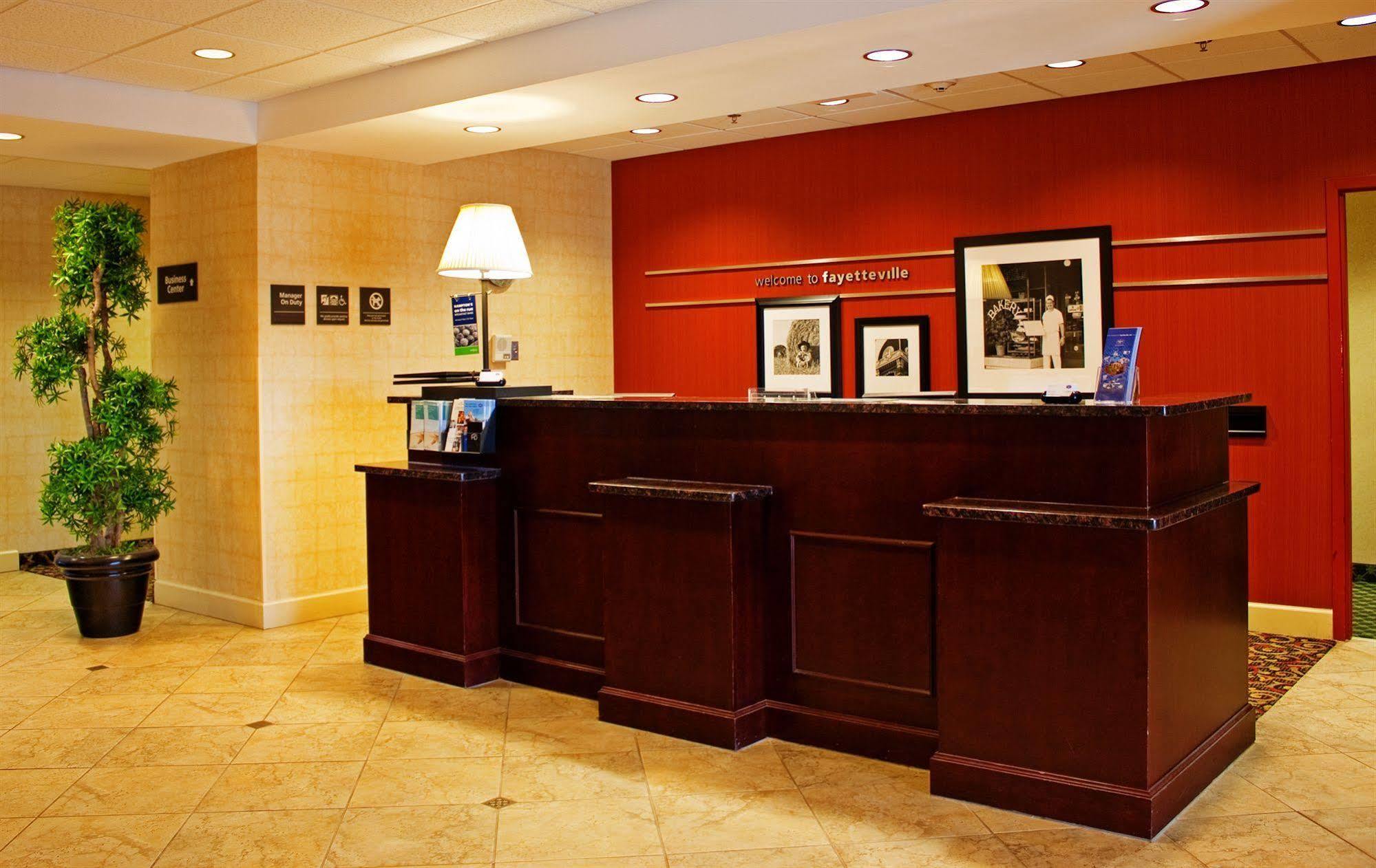 Hampton Inn Fayetteville Exterior foto